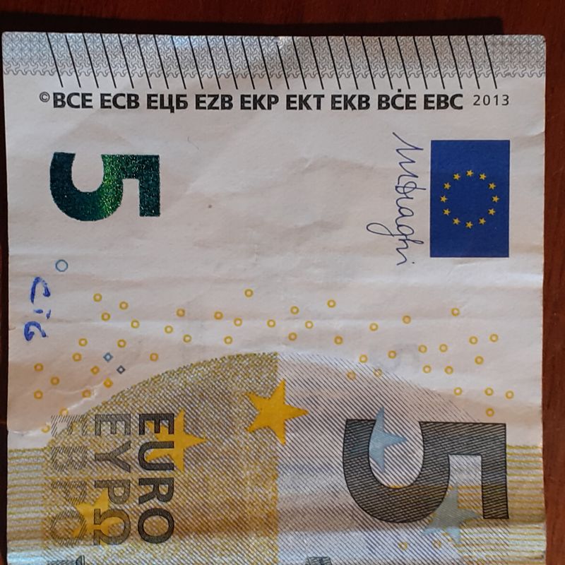 5Euro S002 cig.jpg