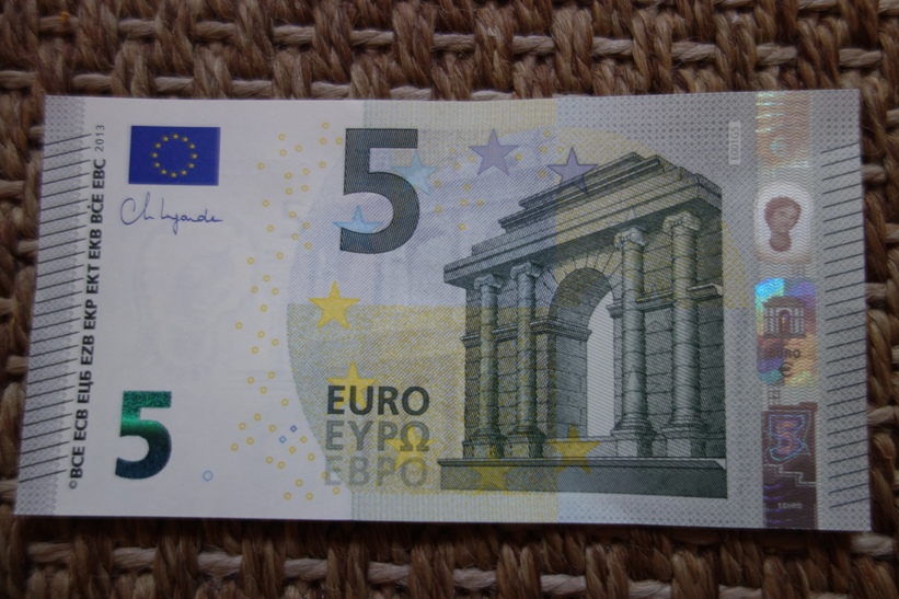 5€ - Christine Lagarde's signature