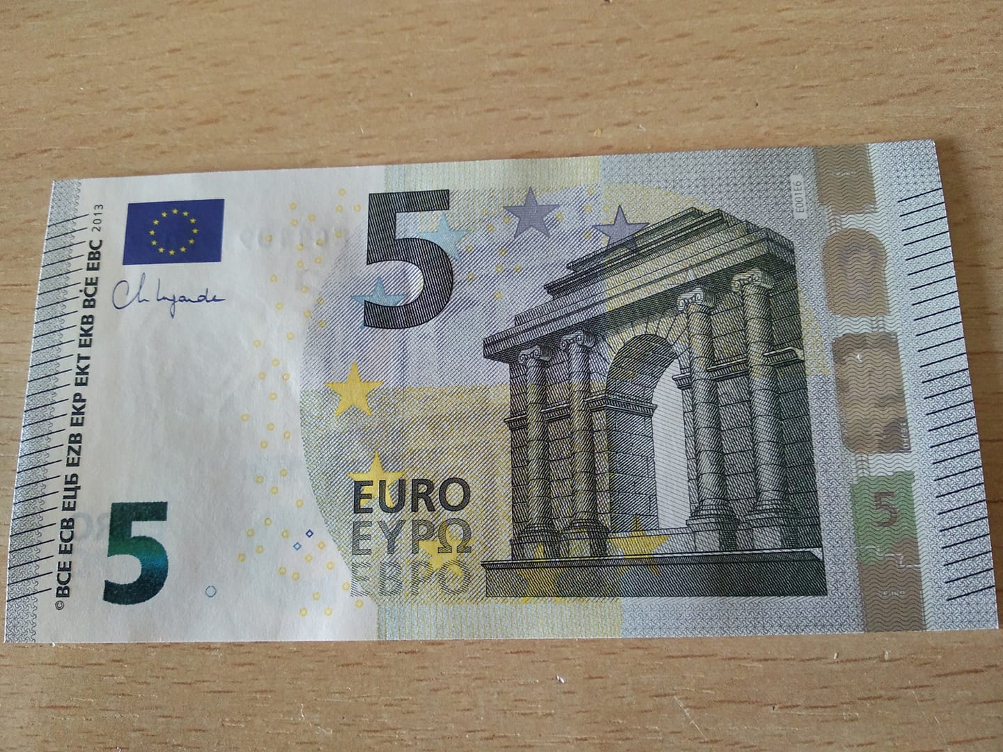 5 Euros Lagarde.jpg