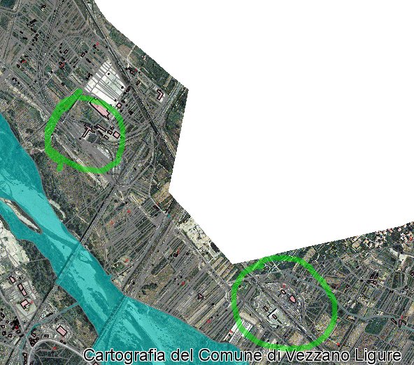 Nel cerchio verde in alto a sinistra, il casello La Spezia della A15.<br />Nel cerchio verde in basso a destra, le aree di servizio Magra Est e Ovest della A12.<br />La grande area bianca in alto a destra è comune di Santo Stefano di Magra.