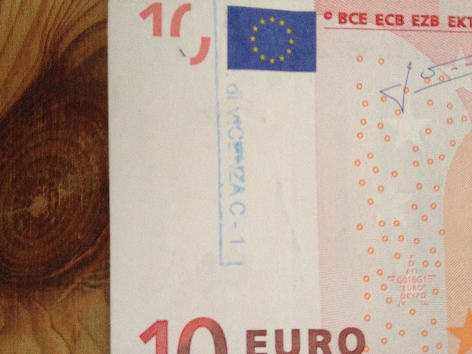 10 euro vic.JPG