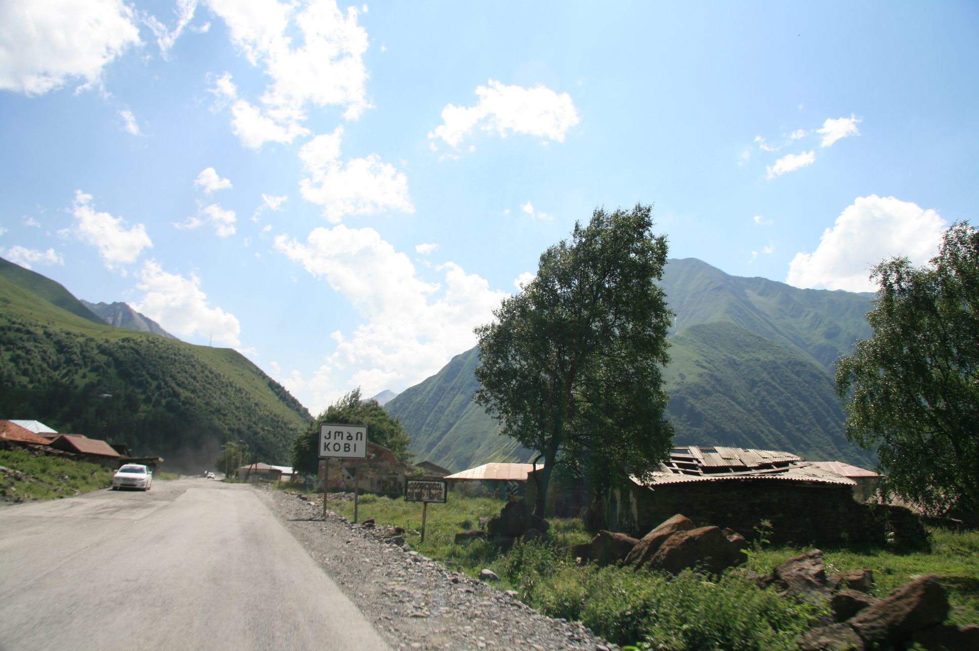 Foto van het plaatsnaambord van Kobi (კობი)