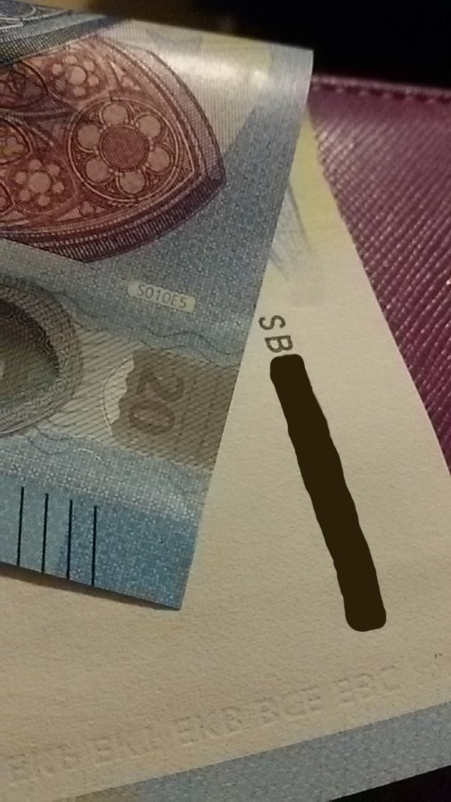 Prima 20 euro serie Europa S010 (seriale nascosto).jpg